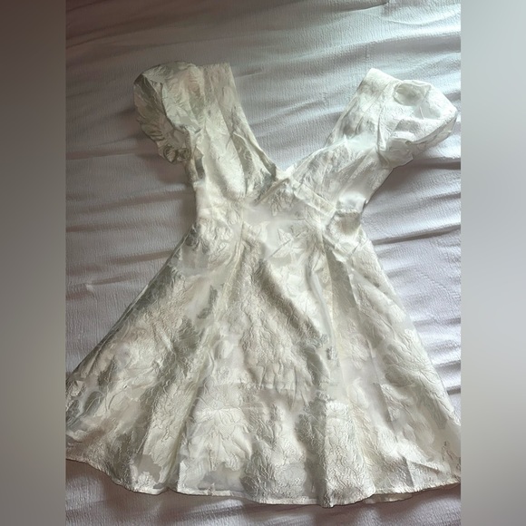 NWT - Showpo white dress in size 2 - Picture 5 of 8